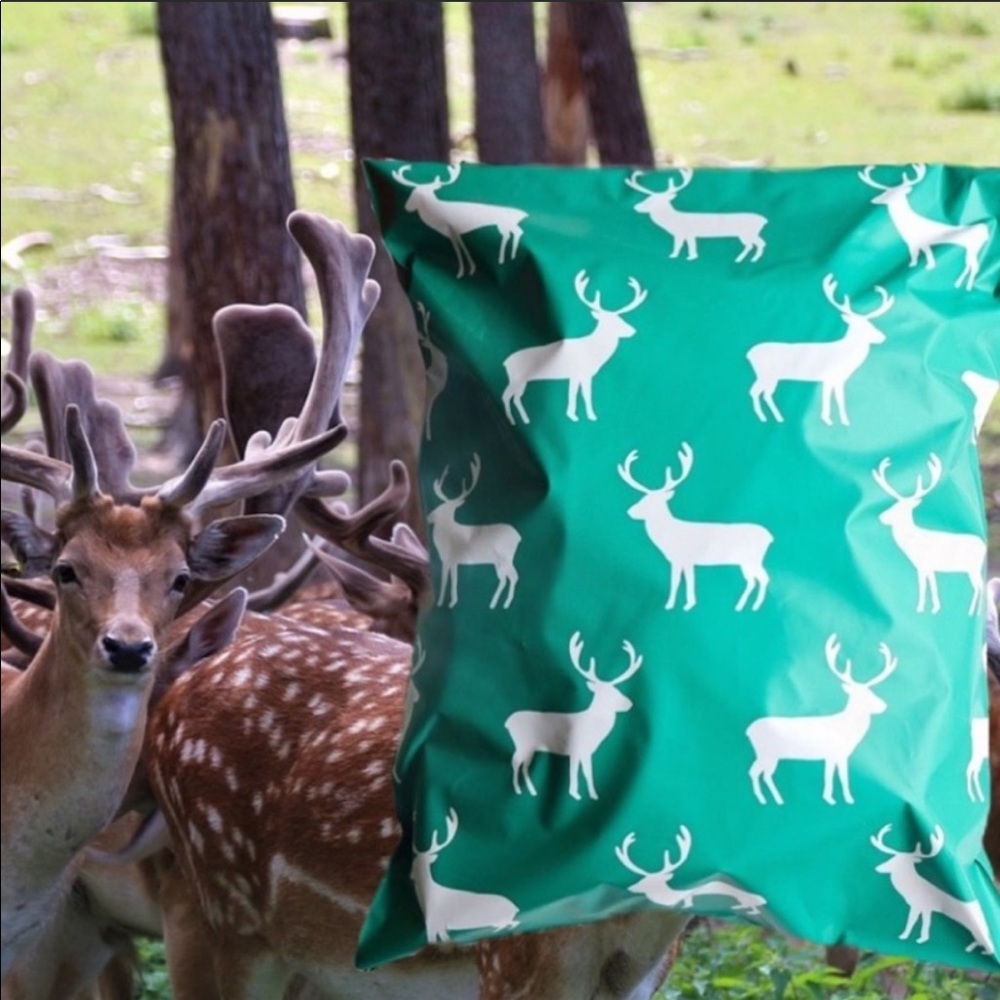 25 10X13 Deer Poly Mailers CHRISTMAS CLEARANCE - Picture 3 of 8